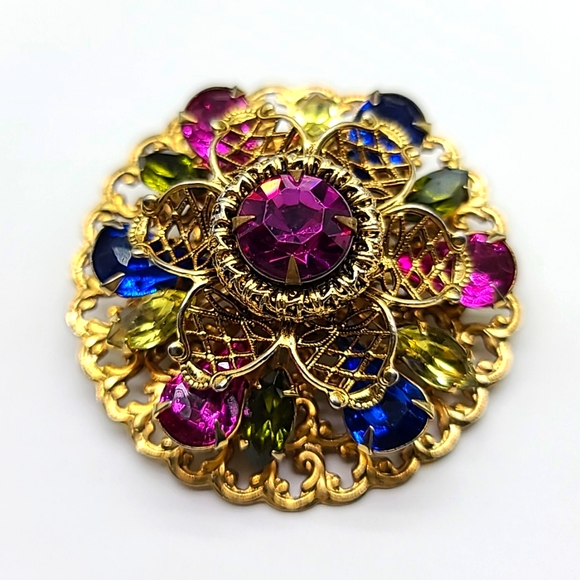 UNSIGNED Jewelry - Vintage 1960's Unsigned Gold Filigree & Rhinestone Multi-Layered Brooch Gorgeous